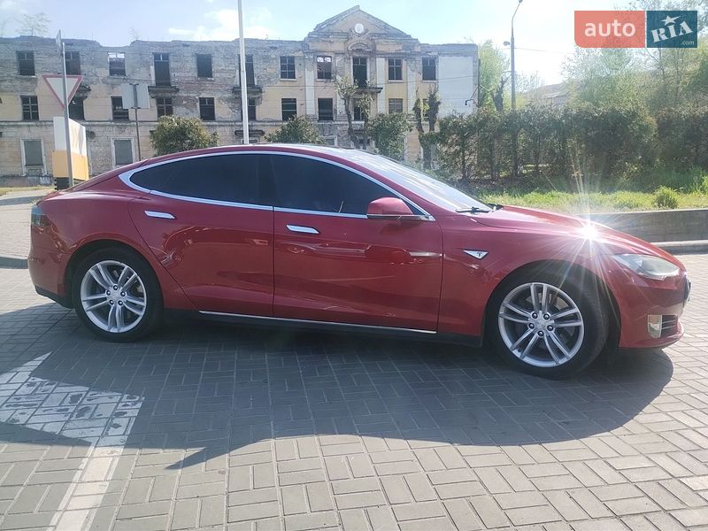 Лифтбек Tesla Model S 2016 в Каменском