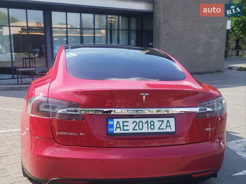 Лифтбек Tesla Model S 2016 в Каменском