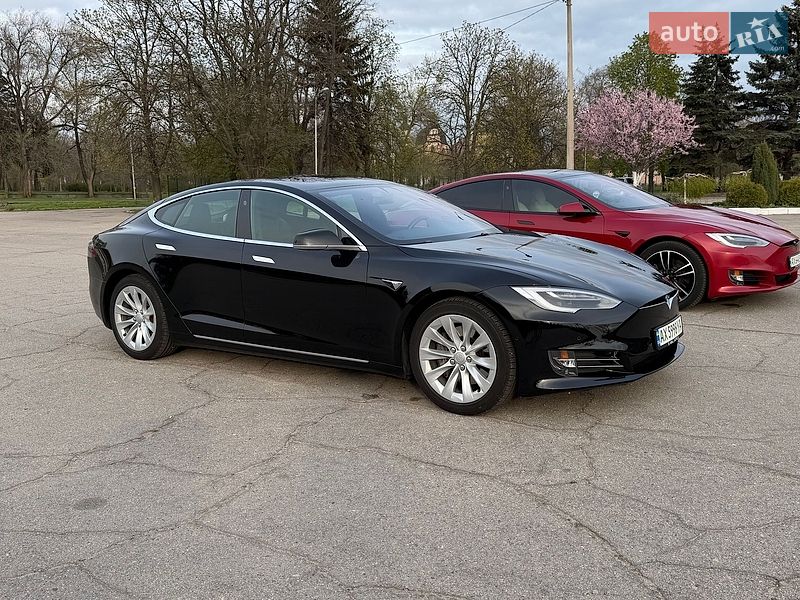 Ліфтбек Tesla Model S 2018 в Запоріжжі