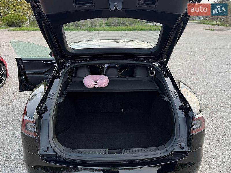 Ліфтбек Tesla Model S 2018 в Запоріжжі