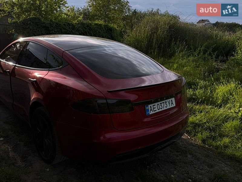 Ліфтбек Tesla Model S 2023 в Новомосковську