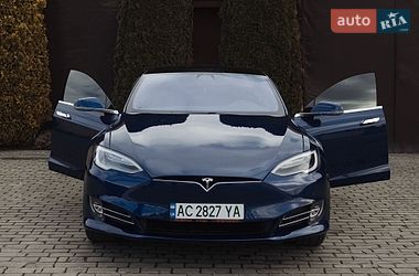 Лифтбек Tesla Model S 2017 в Львове