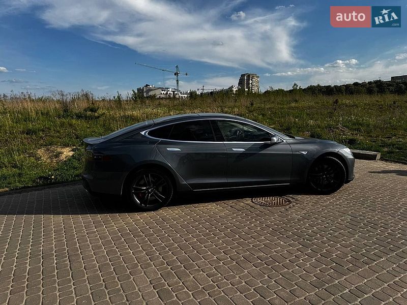 Лифтбек Tesla Model S 2014 в Ровно