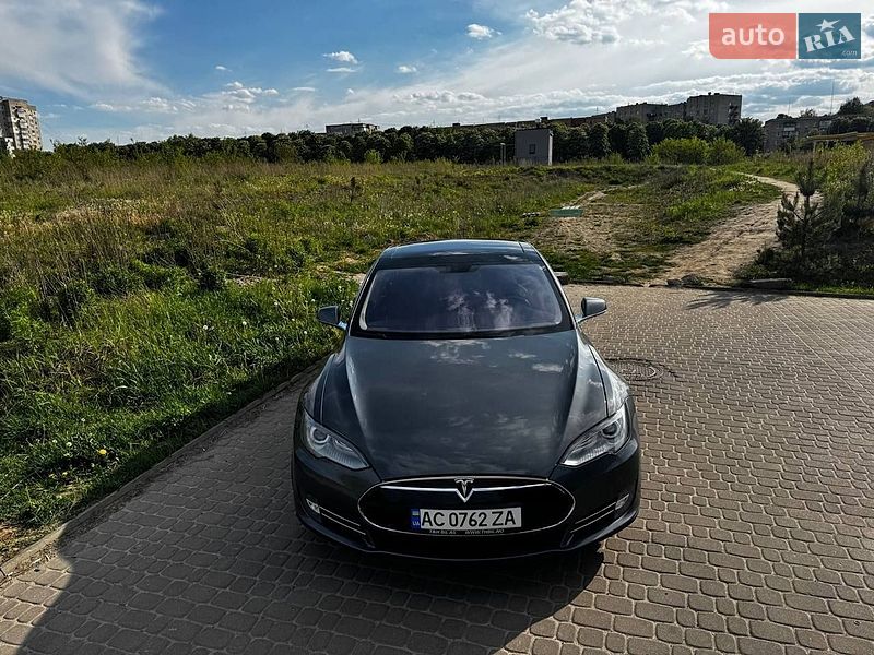 Лифтбек Tesla Model S 2014 в Ровно