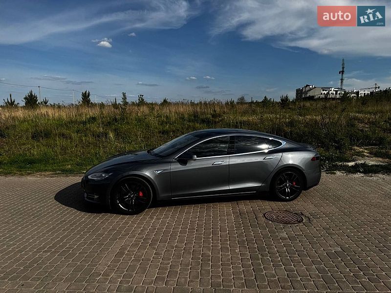 Лифтбек Tesla Model S 2014 в Ровно