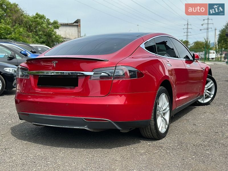 Лифтбек Tesla Model S 2014 в Ужгороде
