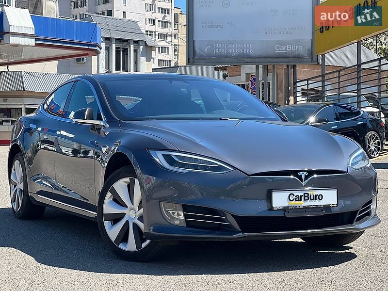 Tesla Model S 2020