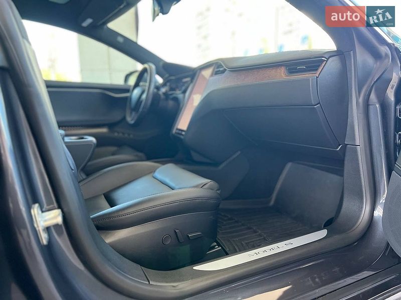 Ліфтбек Tesla Model S 2020 в Одесі