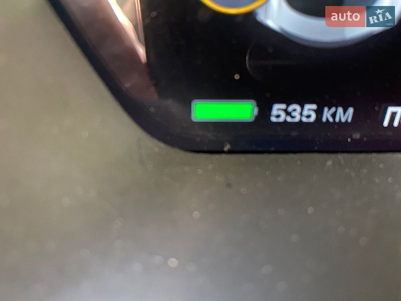 Ліфтбек Tesla Model S 2015 в Чернігові