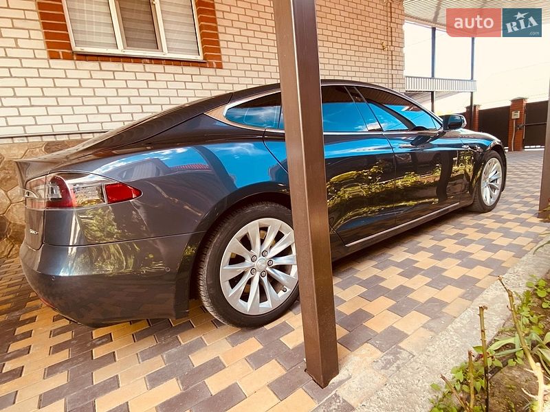 Ліфтбек Tesla Model S 2017 в Кременчуці