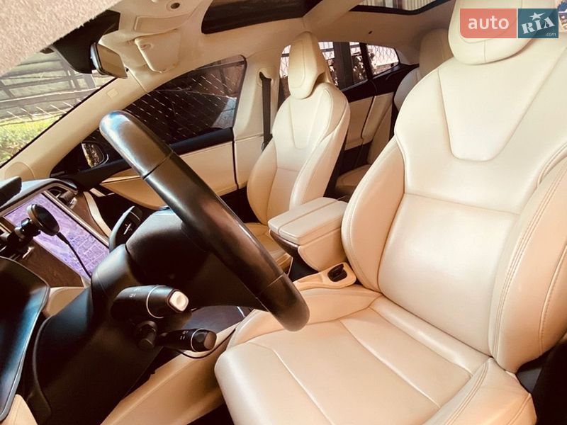 Ліфтбек Tesla Model S 2017 в Кременчуці