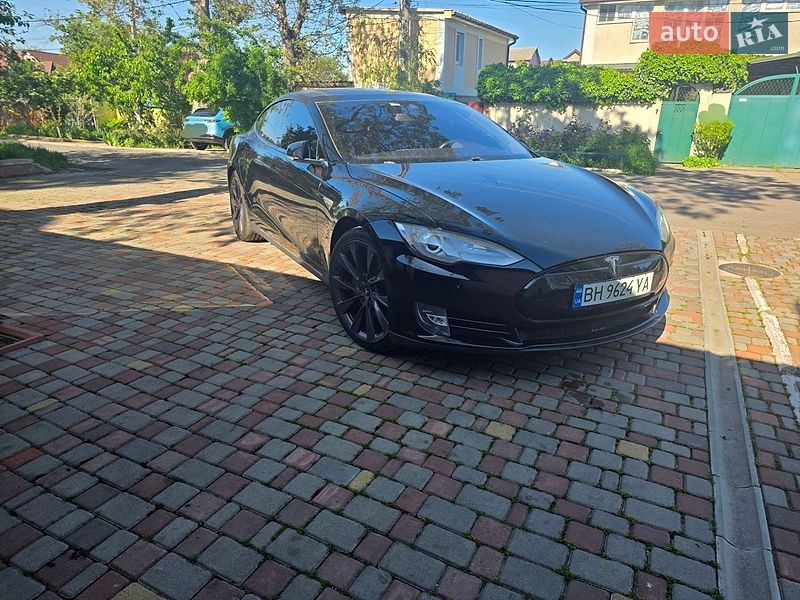 Лифтбек Tesla Model S 2015 в Одессе