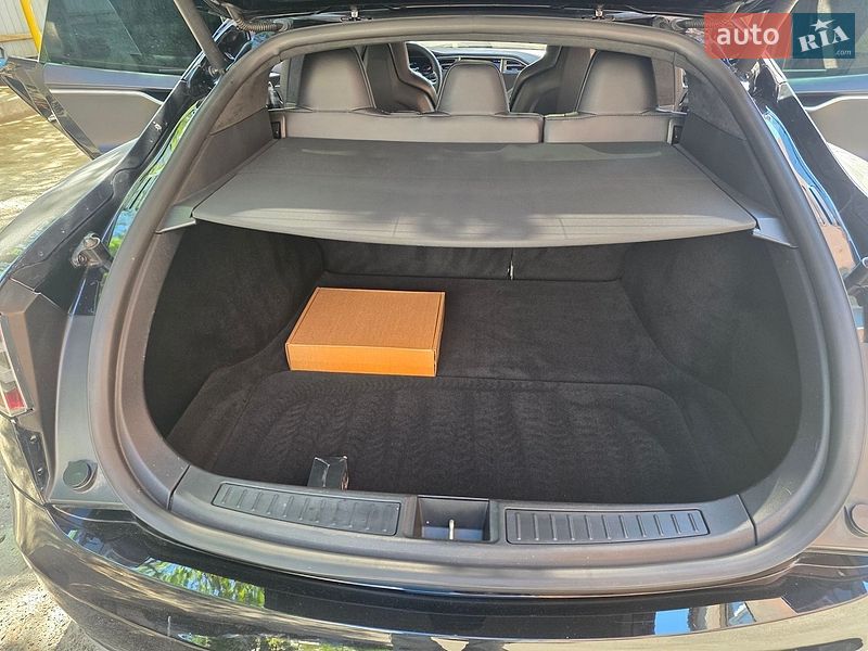 Лифтбек Tesla Model S 2015 в Одессе