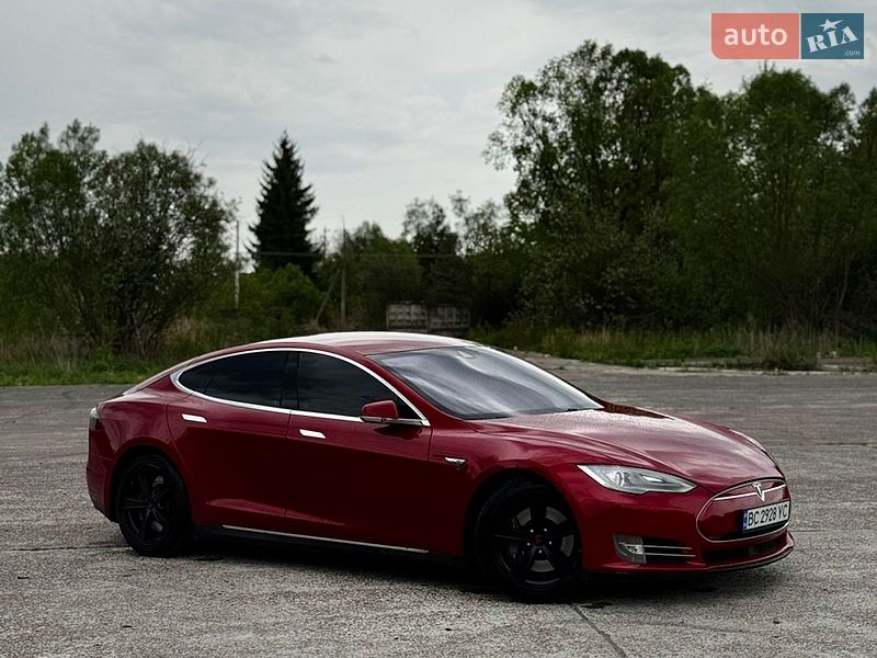Лифтбек Tesla Model S 2015 в Львове
