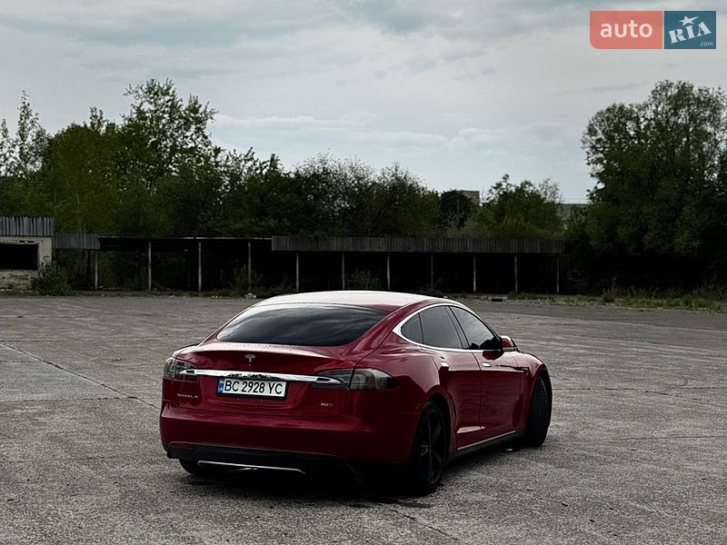 Лифтбек Tesla Model S 2015 в Львове