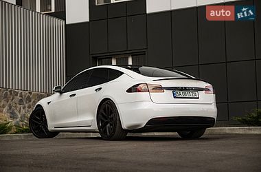 Лифтбек Tesla Model S 2017 в Кропивницком