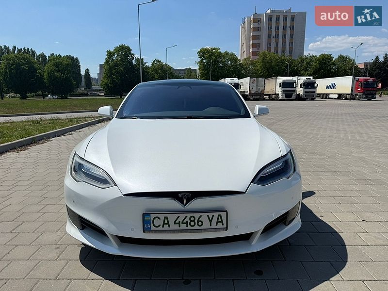 Ліфтбек Tesla Model S 2017 в Черкасах