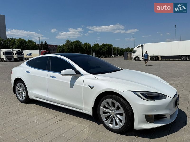 Ліфтбек Tesla Model S 2017 в Черкасах