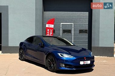 Лифтбек Tesla Model S 2018 в Киеве