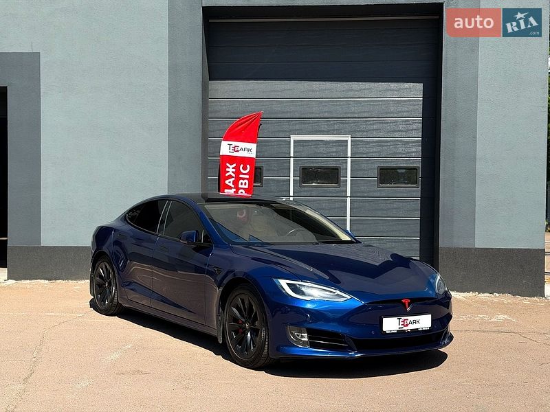 Лифтбек Tesla Model S 2018 в Киеве
