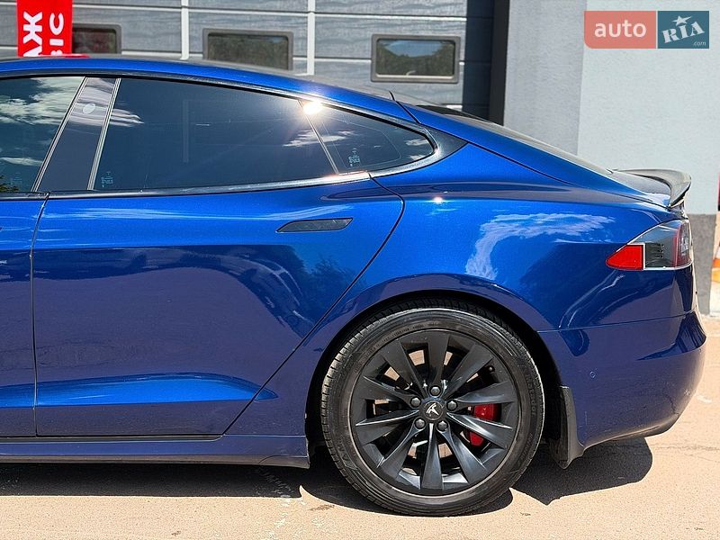Лифтбек Tesla Model S 2018 в Киеве