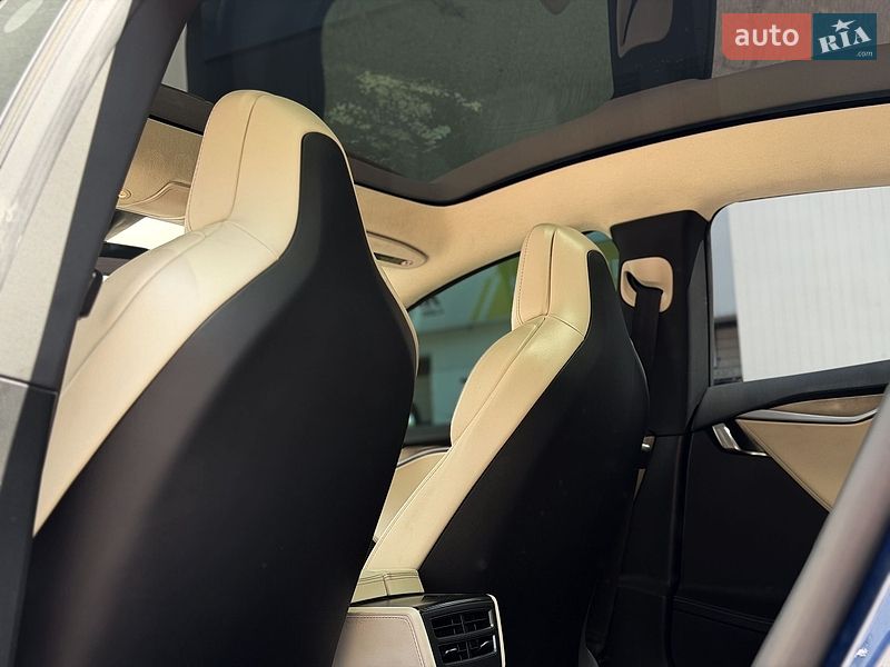 Лифтбек Tesla Model S 2018 в Киеве