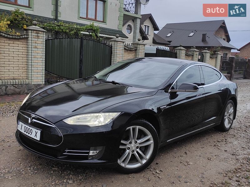 Tesla Model S 2013