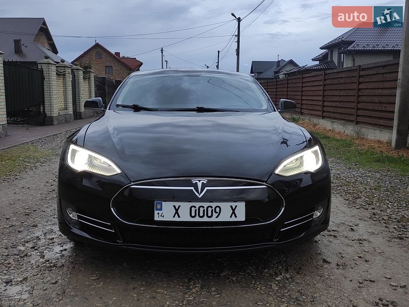 Лифтбек Tesla Model S 2013 в Коломые