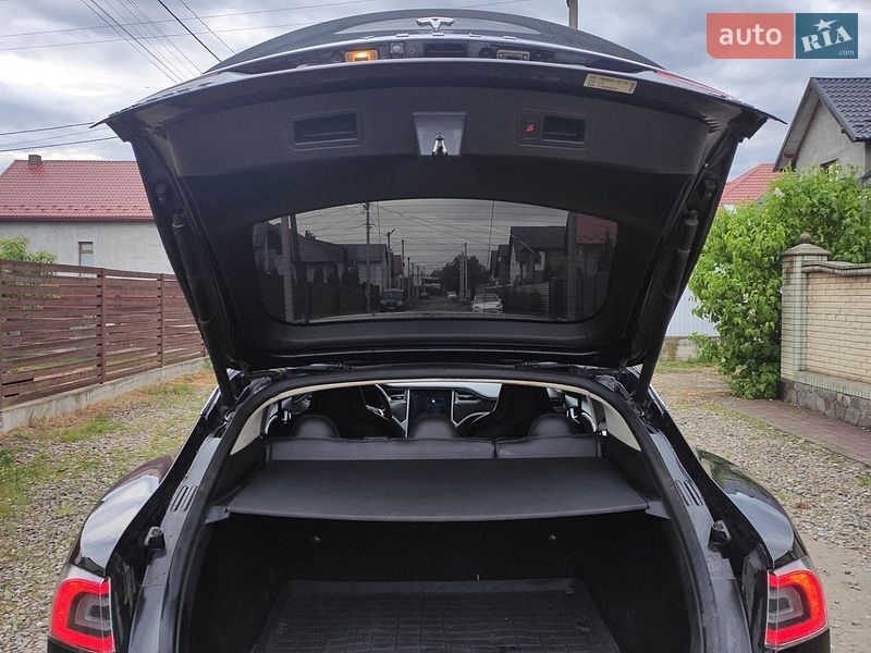 Лифтбек Tesla Model S 2013 в Коломые