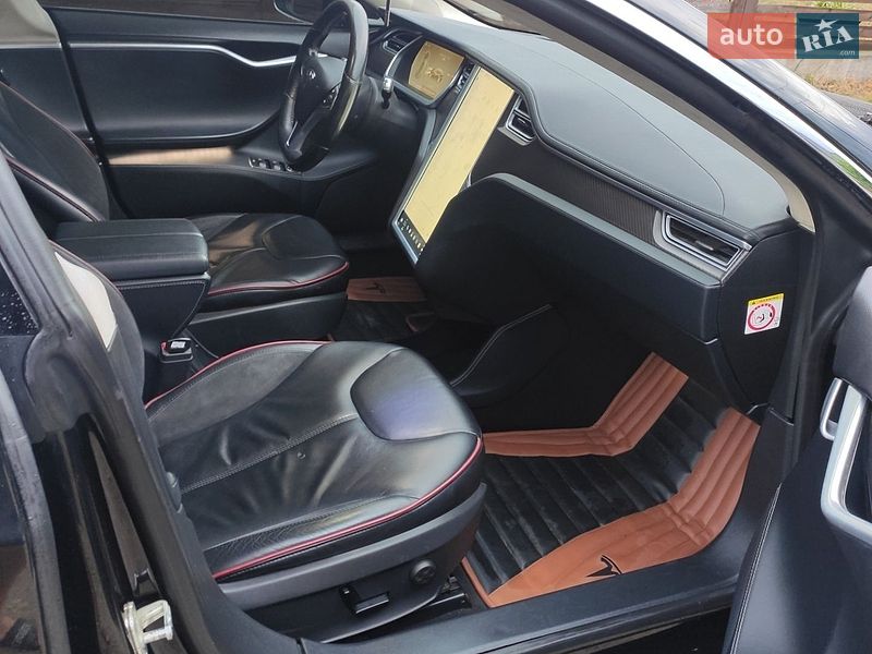 Лифтбек Tesla Model S 2013 в Коломые