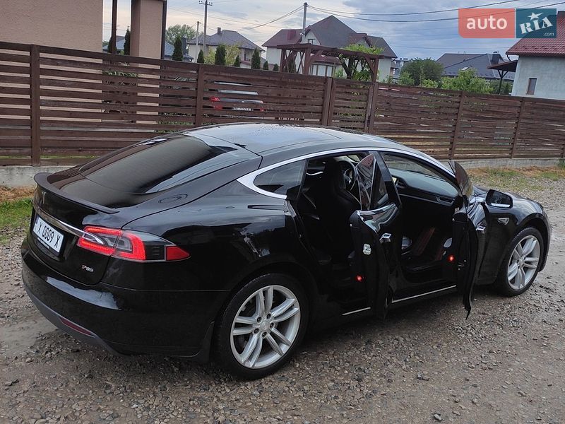 Лифтбек Tesla Model S 2013 в Коломые
