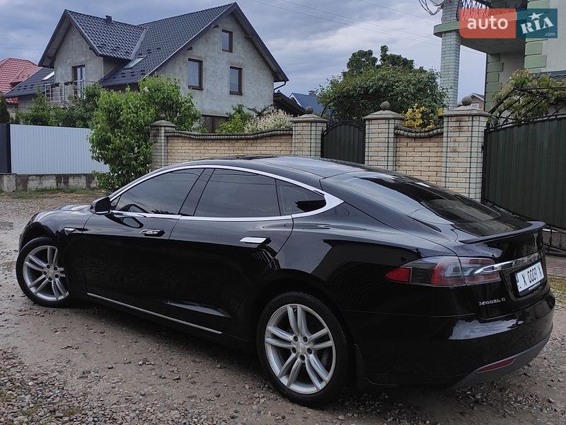 Лифтбек Tesla Model S 2013 в Коломые