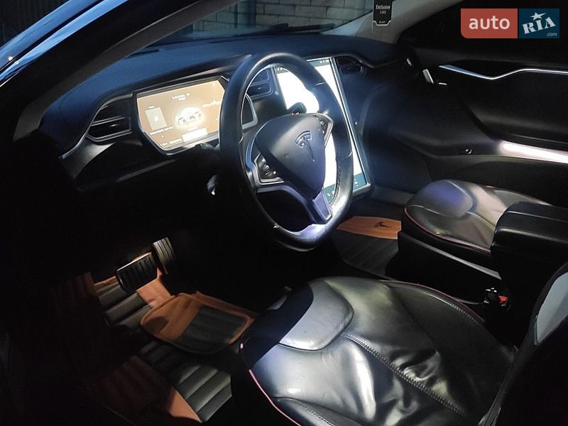 Лифтбек Tesla Model S 2013 в Коломые