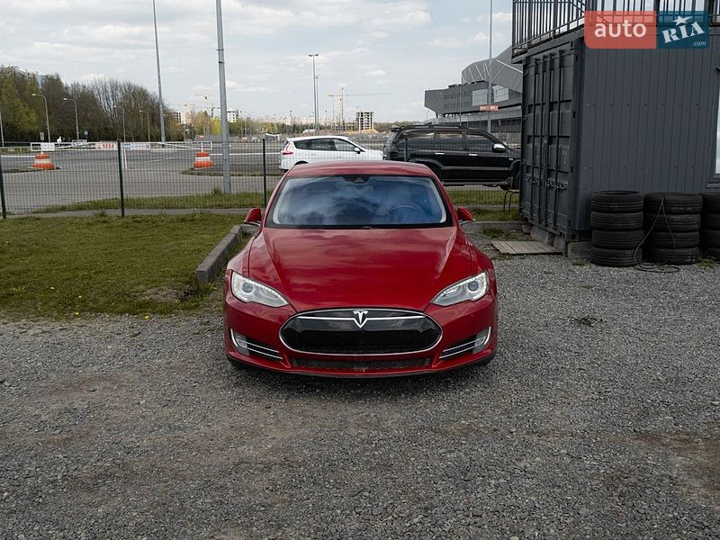 Лифтбек Tesla Model S 2014 в Львове
