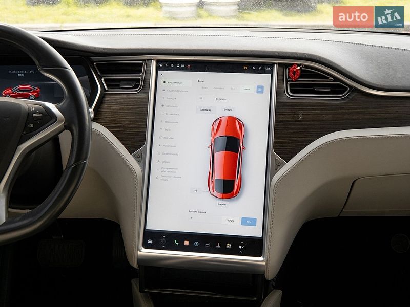 Лифтбек Tesla Model S 2014 в Львове