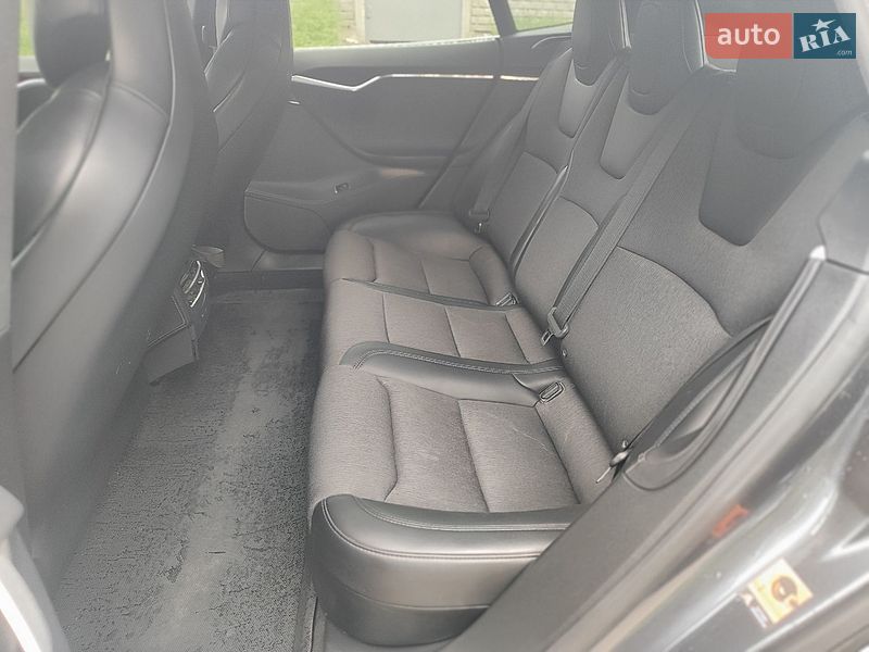 Лифтбек Tesla Model S 2018 в Киеве