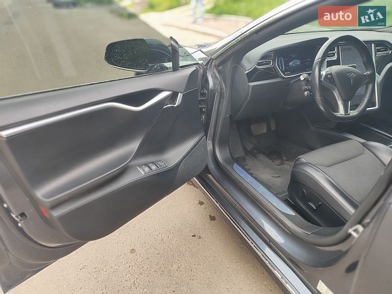 Лифтбек Tesla Model S 2018 в Киеве