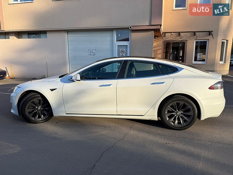 Лифтбек Tesla Model S 2018 в Луцке