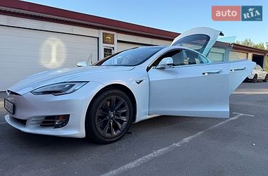 Лифтбек Tesla Model S 2018 в Луцке