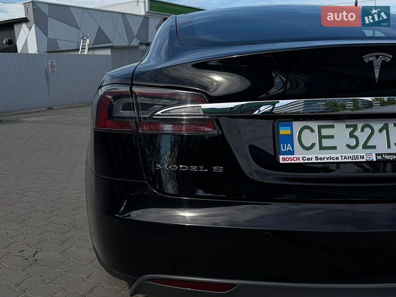 Ліфтбек Tesla Model S 2015 в Чернівцях