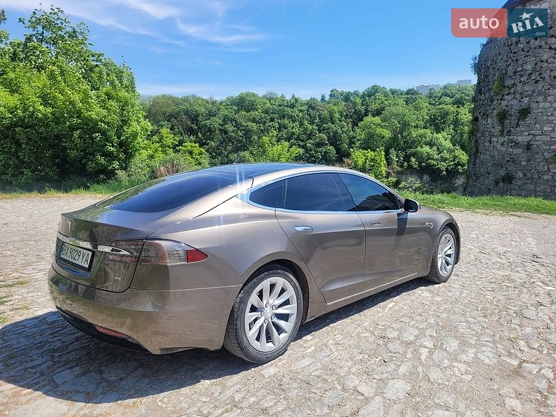 Ліфтбек Tesla Model S 2016 в Кам'янець-Подільському
