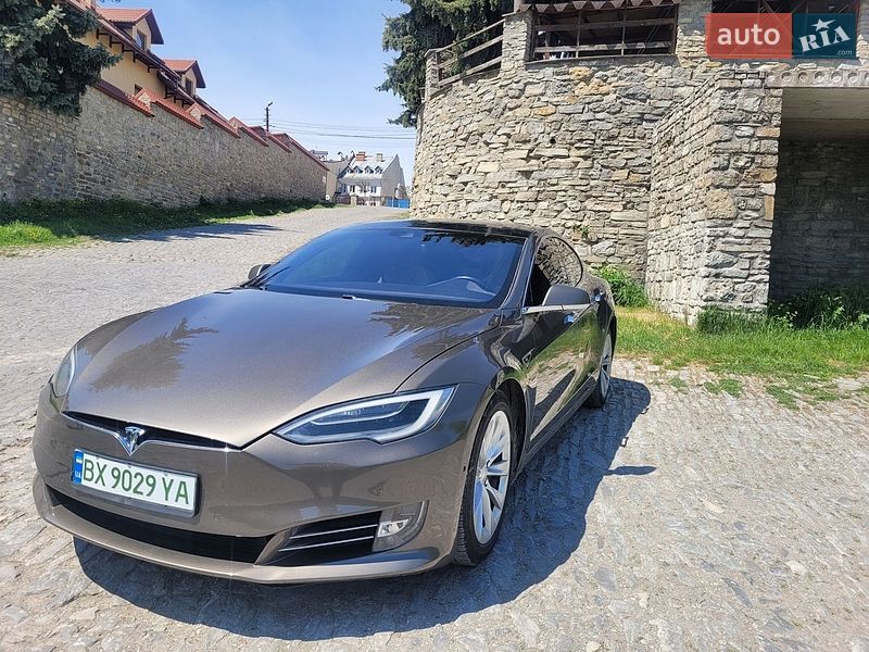 Ліфтбек Tesla Model S 2016 в Кам'янець-Подільському