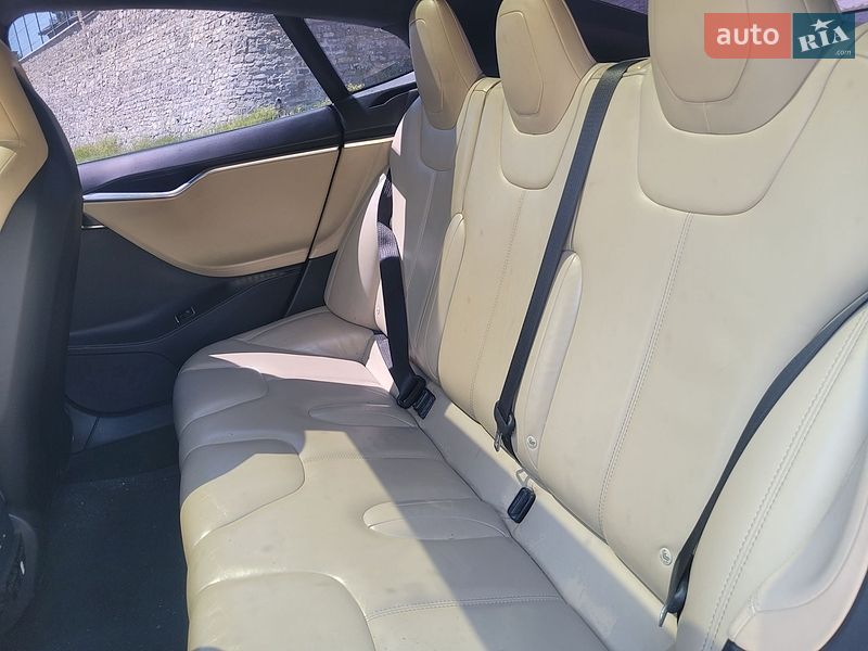 Ліфтбек Tesla Model S 2016 в Кам'янець-Подільському