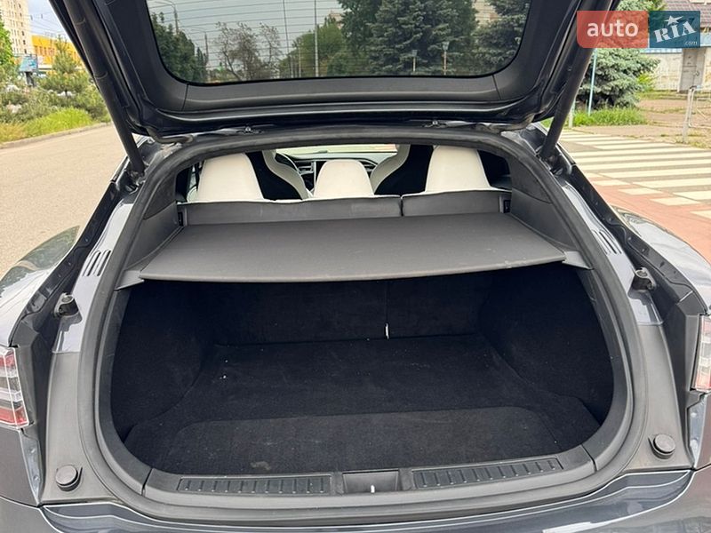 Ліфтбек Tesla Model S 2017 в Черкасах