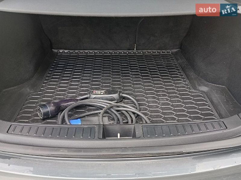 Лифтбек Tesla Model S 2014 в Ровно