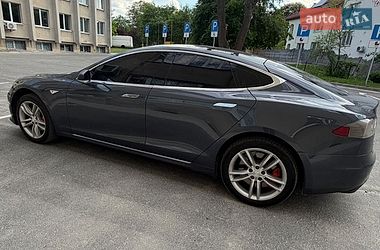 Лифтбек Tesla Model S 2016 в Львове