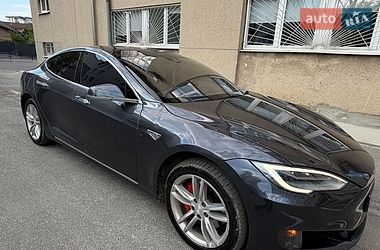 Лифтбек Tesla Model S 2016 в Львове