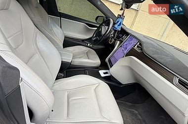 Лифтбек Tesla Model S 2016 в Львове