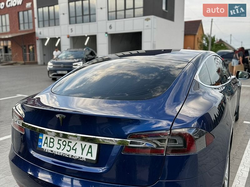 Лифтбек Tesla Model S 2016 в Виннице