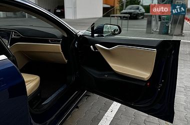 Лифтбек Tesla Model S 2016 в Виннице